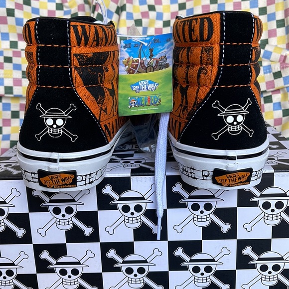 VANS X ONE PIECE COLLABORATION Men’s SKATE SK8-HI SHOE
One Piece Wanted Nami Ora - Picture 14 of 16